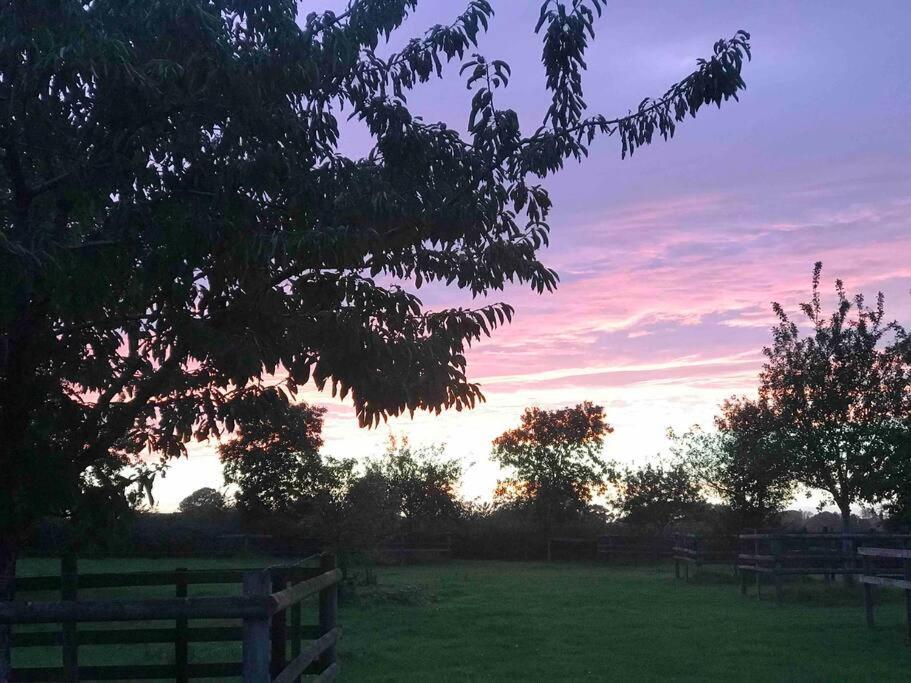 Beautiful Rural Apt, Walking Distance To Three Choirs Vineyard/Brassiere Gloucestershire Apartment Newent Bagian luar foto