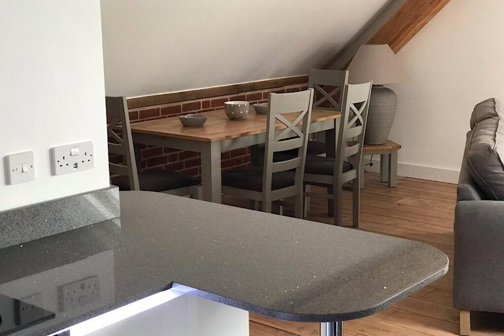 Beautiful Rural Apt, Walking Distance To Three Choirs Vineyard/Brassiere Gloucestershire Apartment Newent Bagian luar foto